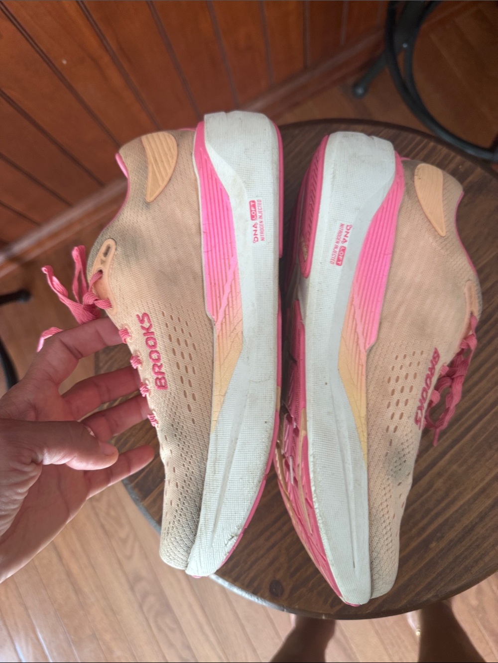 Brooks 🏃‍♀️ Ghost Max 3 size 9 in coral great condition *ran 40 easy miles in* - Picture 7 of 10